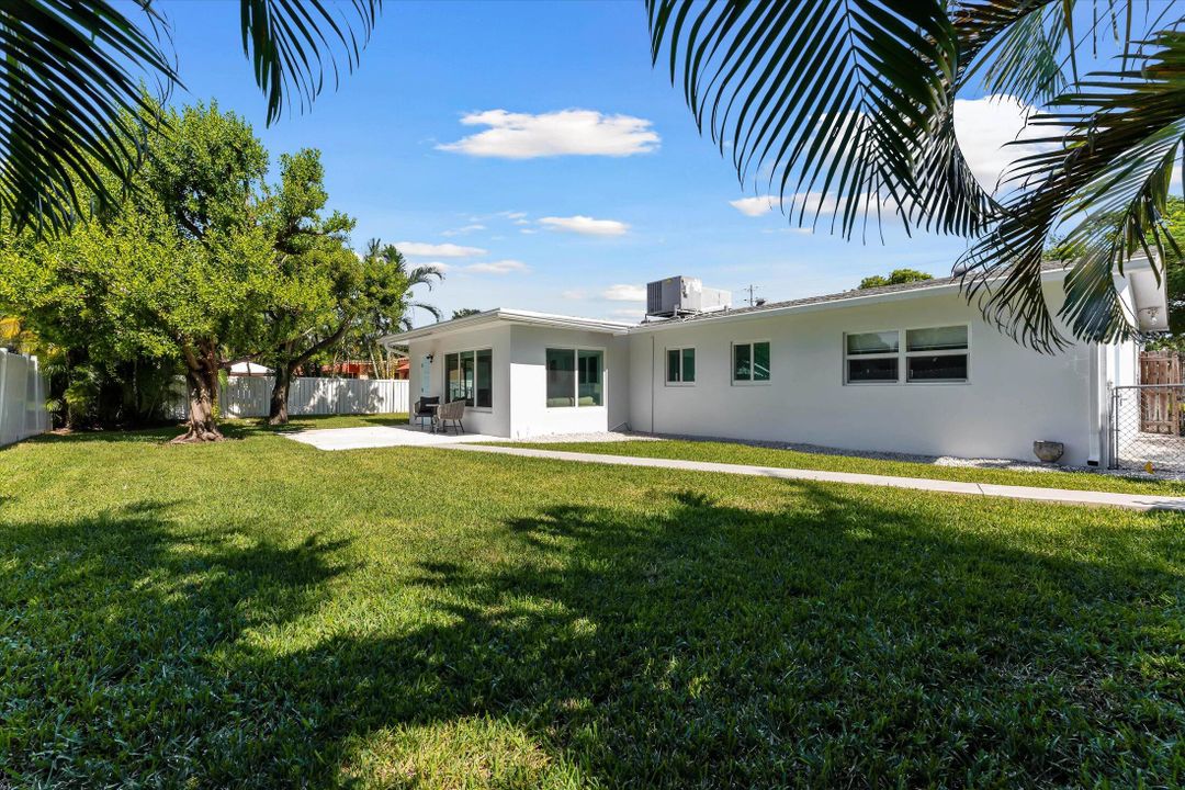 Active With Contract: $688,000 (3 beds, 2 baths, 1620 Square Feet)