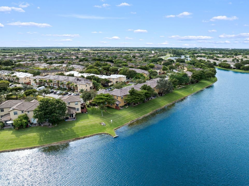 На продажу: $420,000 (3 спален, 2 ванн, 1325 Квадратных фут)