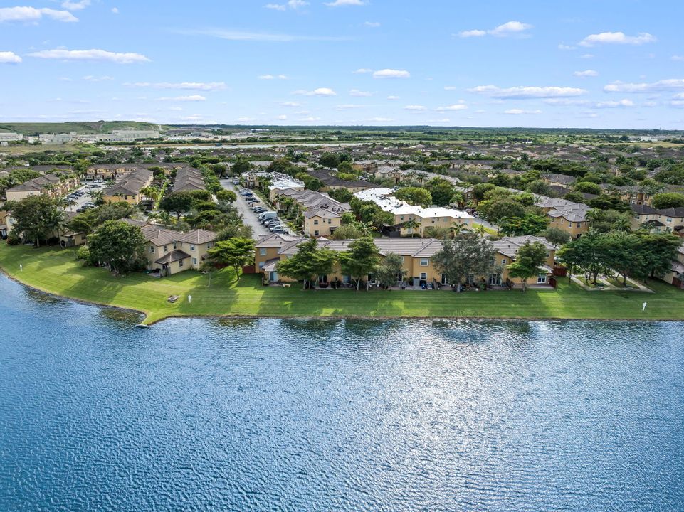 На продажу: $420,000 (3 спален, 2 ванн, 1325 Квадратных фут)