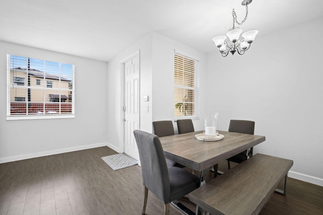 На продажу: $420,000 (3 спален, 2 ванн, 1325 Квадратных фут)