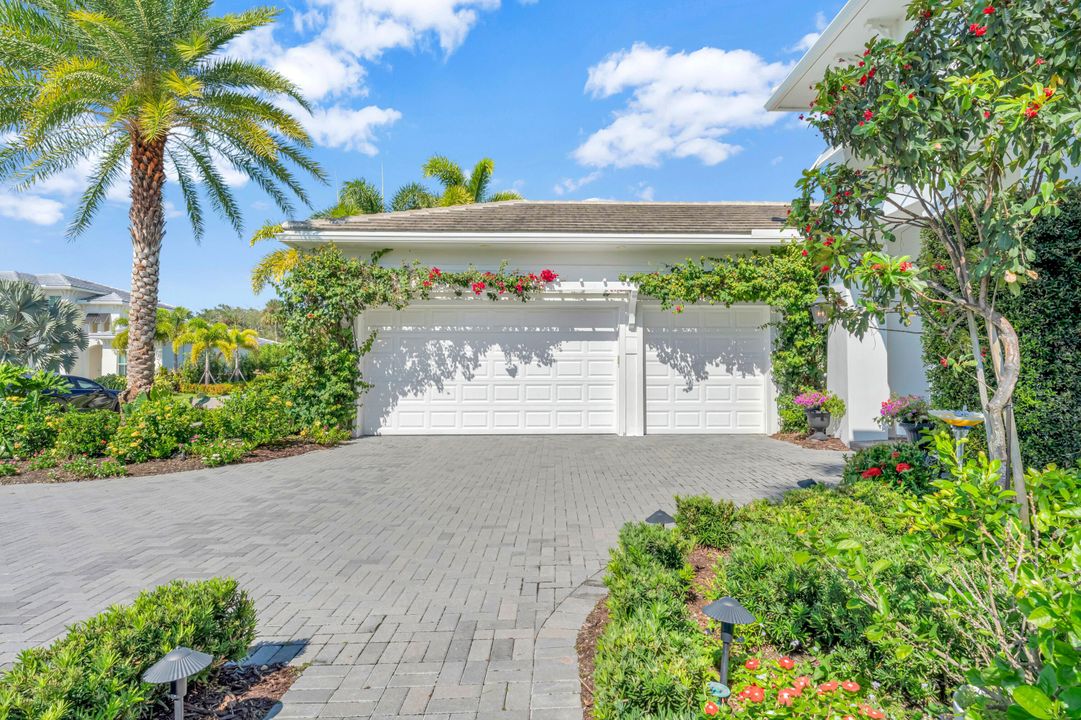 For Sale: $2,195,000 (4 beds, 4 baths, 3524 Square Feet)