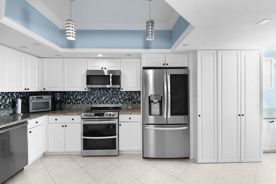 На продажу: $620,000 (2 спален, 2 ванн, 1228 Квадратных фут)