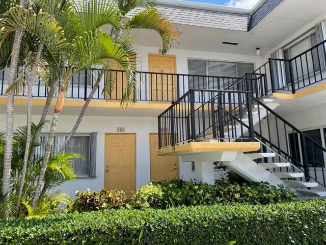 For Sale: $74,900 (1 beds, 1 baths, 612 Square Feet)