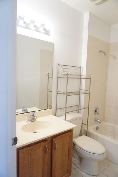 Activo con contrato: $2,450 (2 camas, 2 baños, 1448 Pies cuadrados)