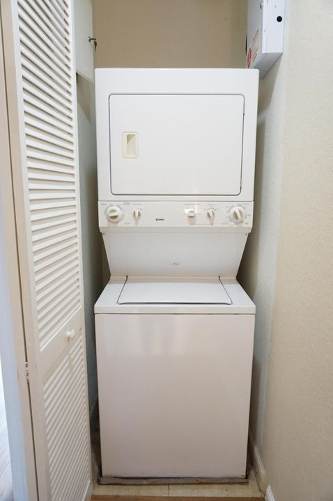 Activo con contrato: $2,450 (2 camas, 2 baños, 1448 Pies cuadrados)