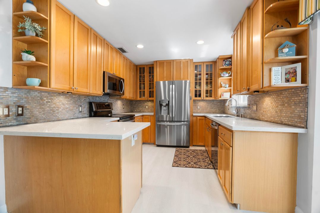 For Sale: $938,000 (2 beds, 2 baths, 1600 Square Feet)