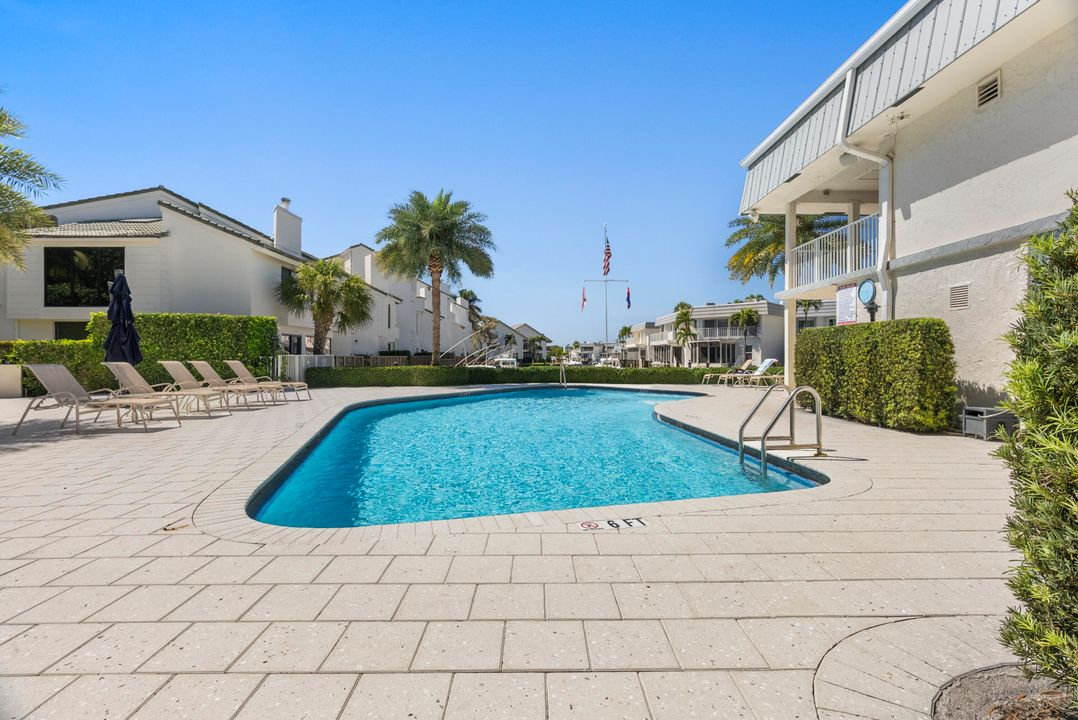 For Sale: $938,000 (2 beds, 2 baths, 1600 Square Feet)