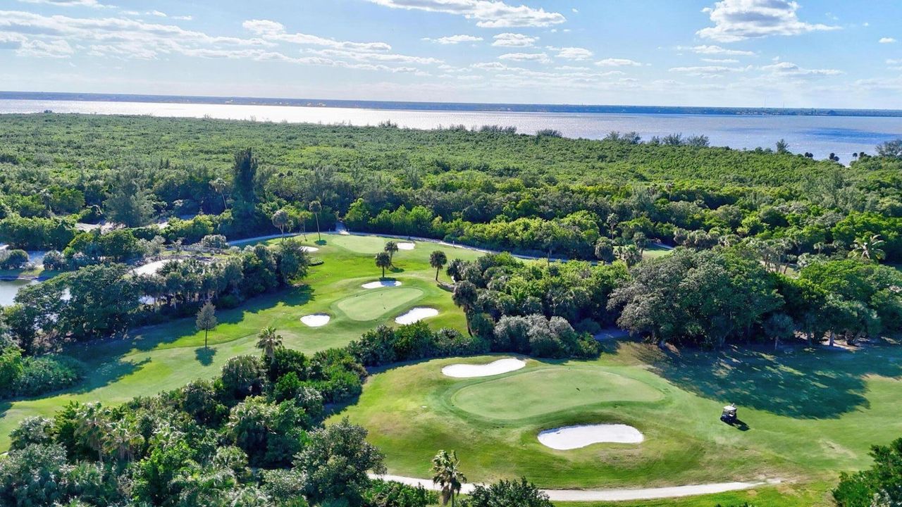 На продажу: $620,000 (2 спален, 2 ванн, 1228 Квадратных фут)