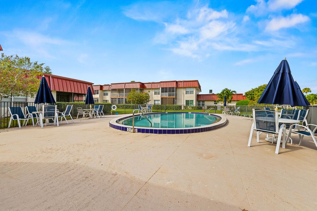 待售: $97,500 (1 贝兹, 1 浴室, 660 平方英尺)