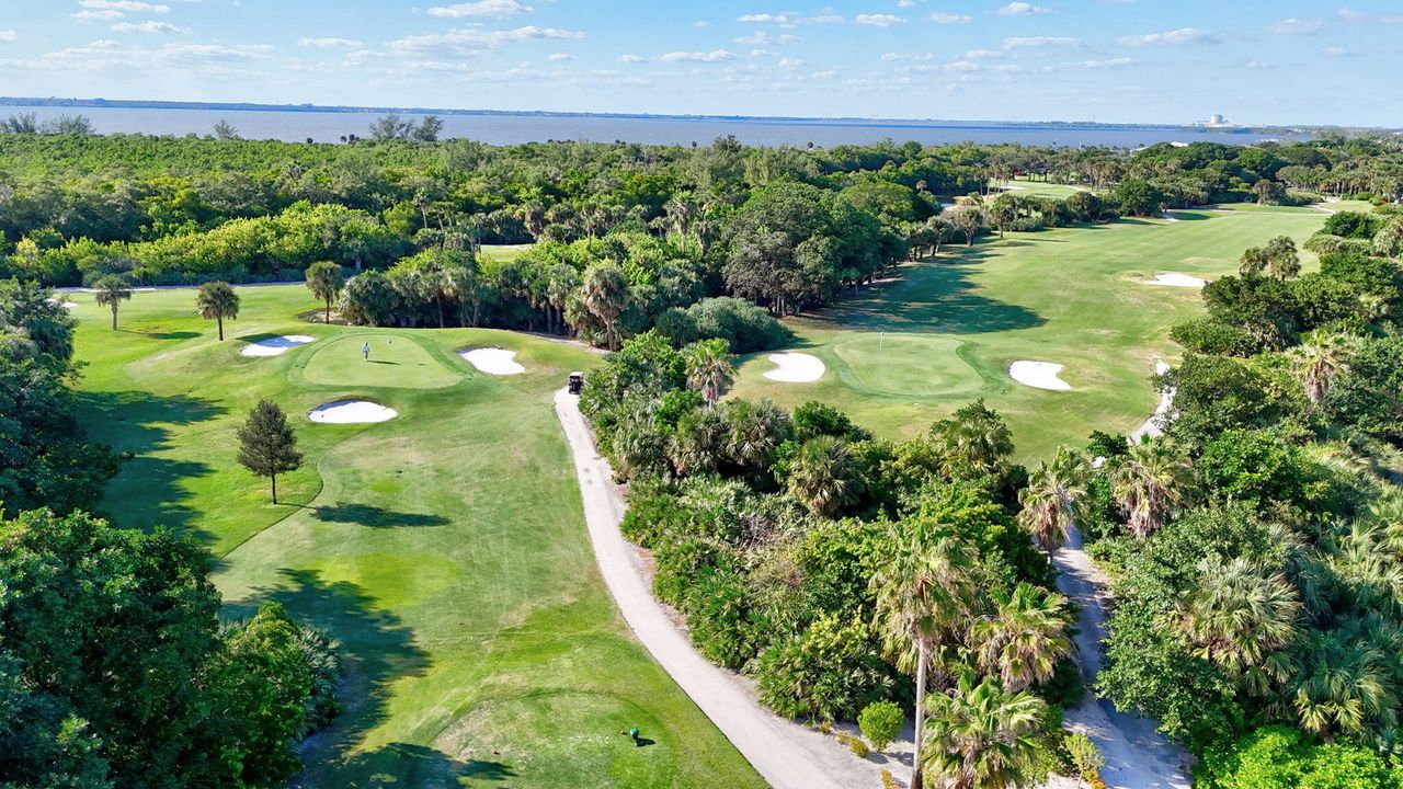 На продажу: $620,000 (2 спален, 2 ванн, 1228 Квадратных фут)