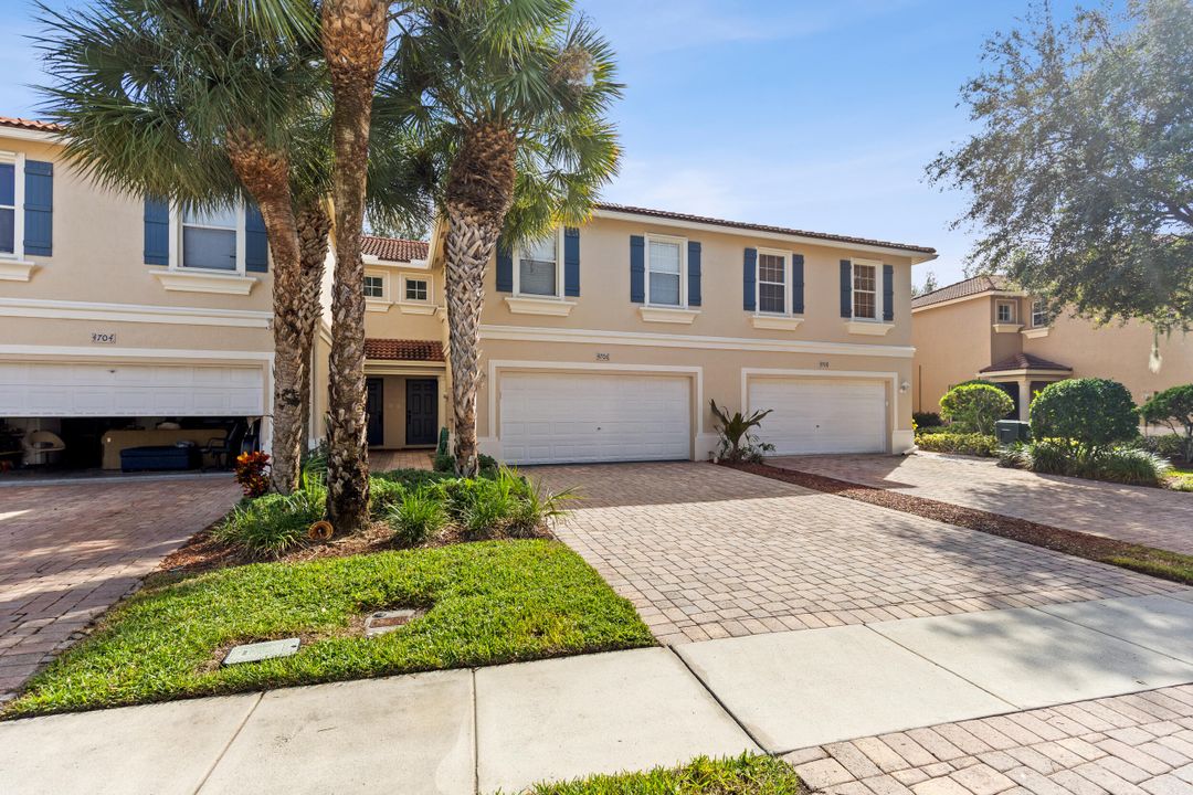 Active With Contract: $2,800 (3 beds, 2 baths, 1748 Square Feet)