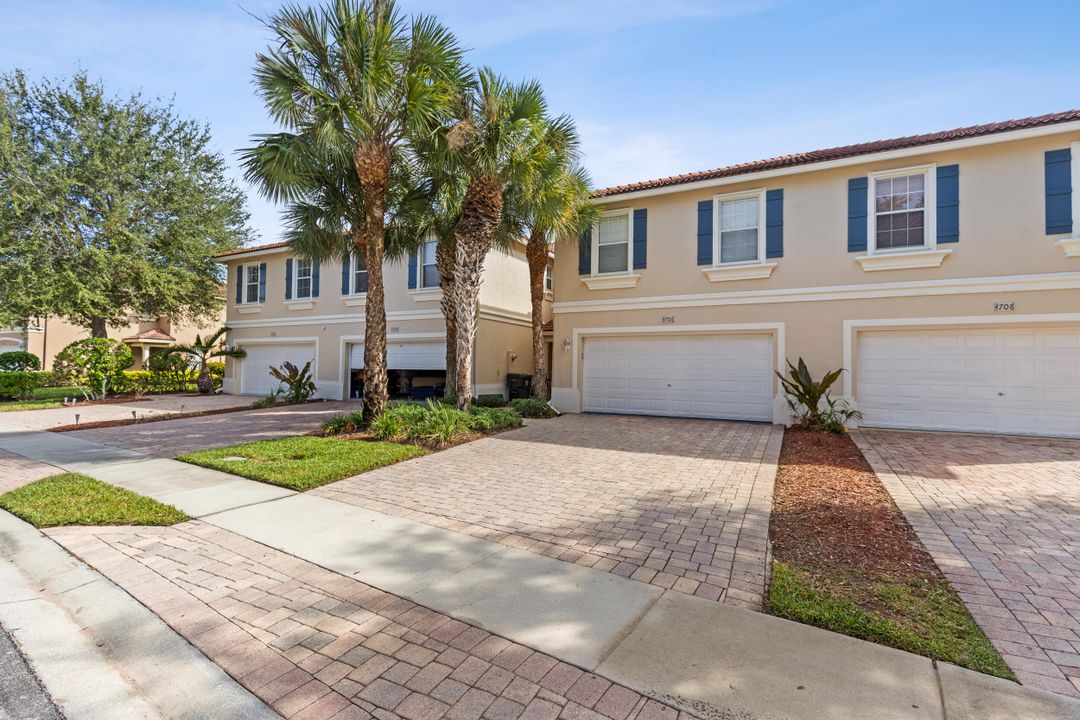 Active With Contract: $2,800 (3 beds, 2 baths, 1748 Square Feet)