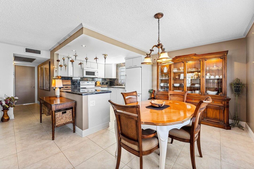 En Venta: $249,999 (2 camas, 2 baños, 1062 Pies cuadrados)