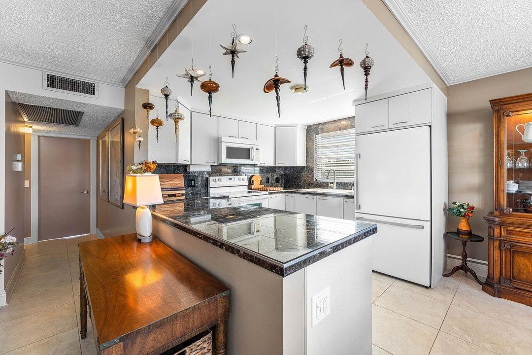 En Venta: $249,999 (2 camas, 2 baños, 1062 Pies cuadrados)