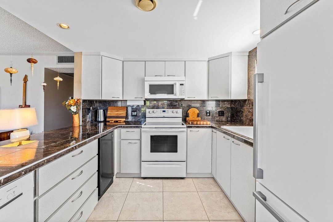 En Venta: $249,999 (2 camas, 2 baños, 1062 Pies cuadrados)