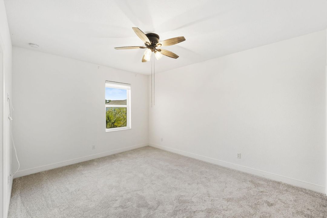 На продажу: $299,900 (3 спален, 2 ванн, 1687 Квадратных фут)