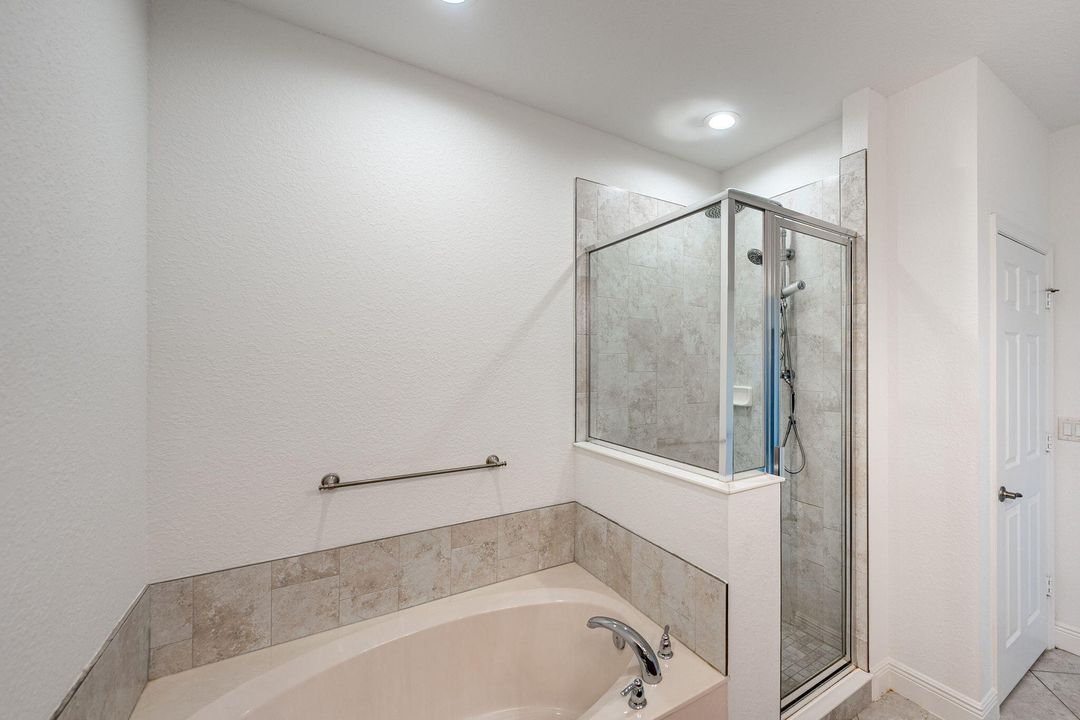 На продажу: $299,900 (3 спален, 2 ванн, 1687 Квадратных фут)