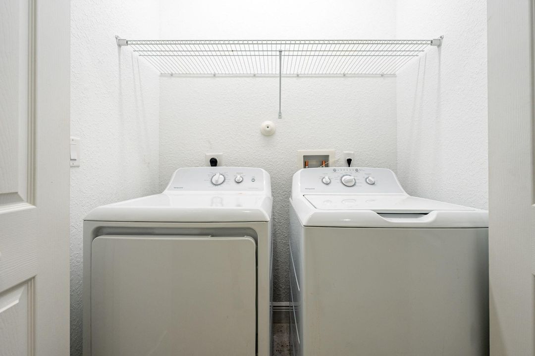 На продажу: $299,900 (3 спален, 2 ванн, 1687 Квадратных фут)