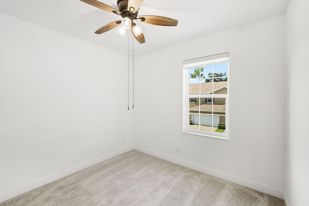 На продажу: $299,900 (3 спален, 2 ванн, 1687 Квадратных фут)