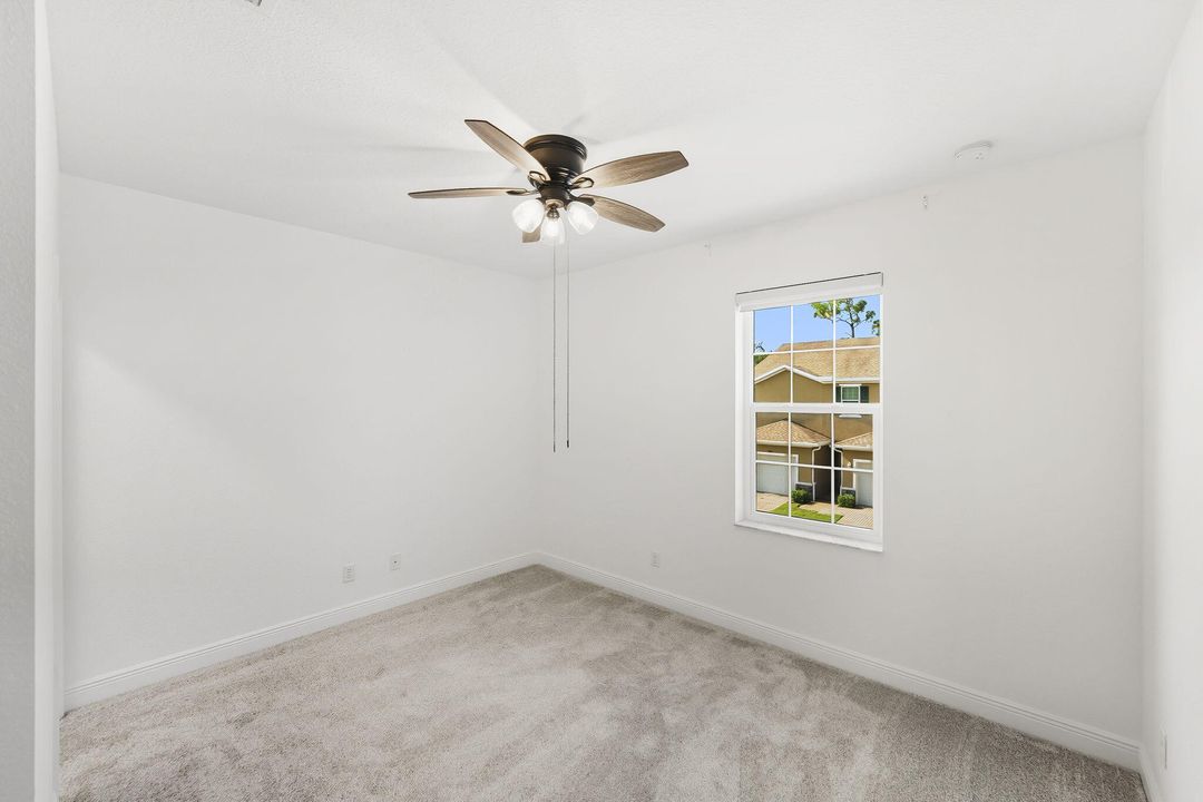 На продажу: $299,900 (3 спален, 2 ванн, 1687 Квадратных фут)