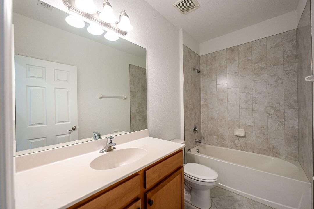 На продажу: $299,900 (3 спален, 2 ванн, 1687 Квадратных фут)