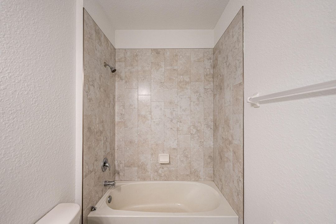 На продажу: $299,900 (3 спален, 2 ванн, 1687 Квадратных фут)