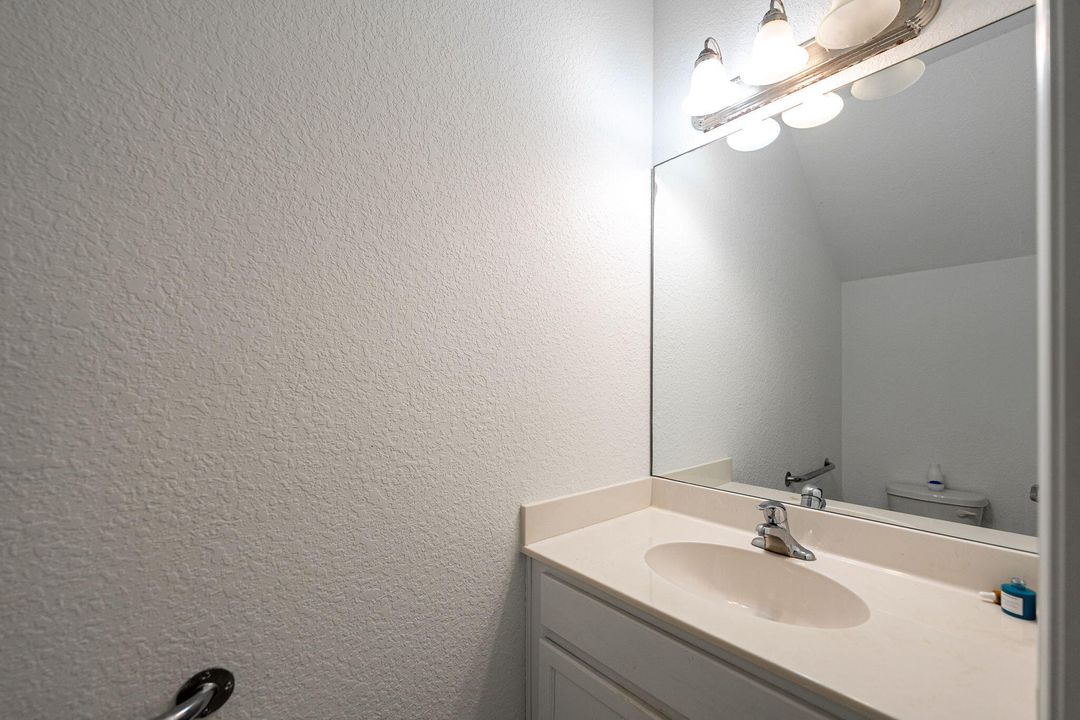 На продажу: $299,900 (3 спален, 2 ванн, 1687 Квадратных фут)