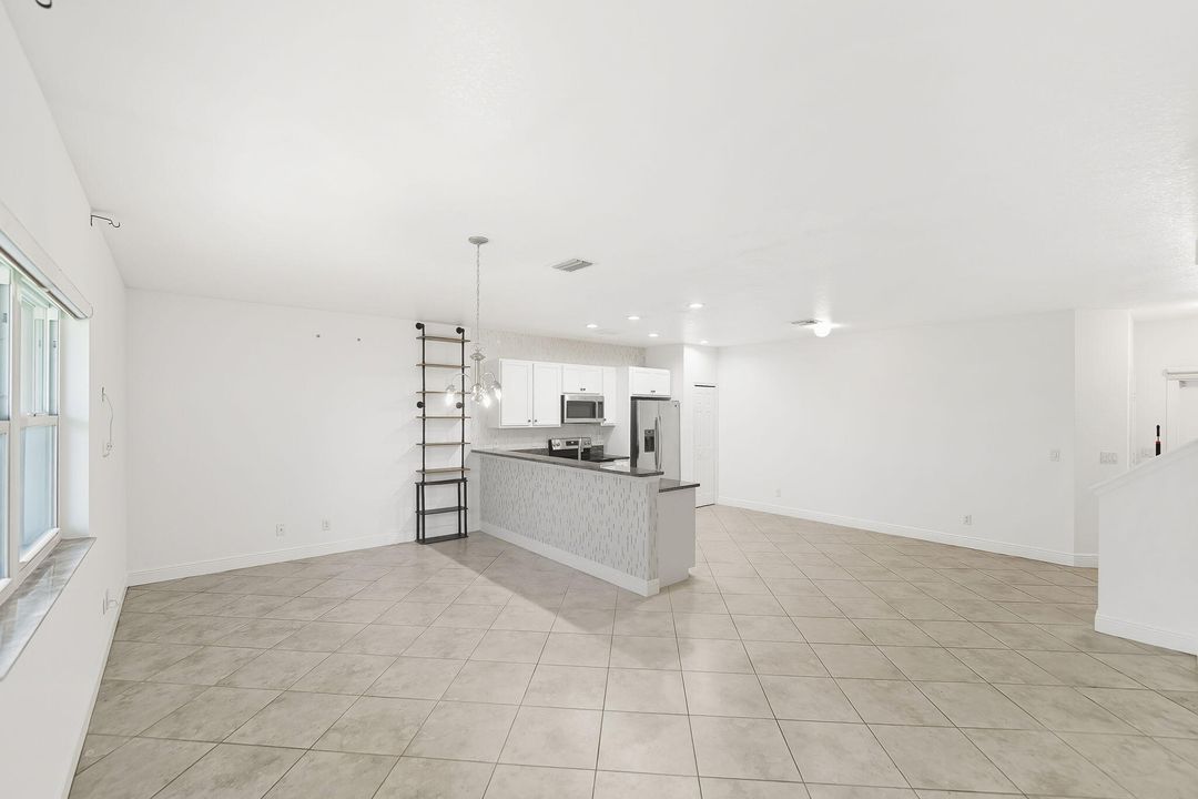 На продажу: $299,900 (3 спален, 2 ванн, 1687 Квадратных фут)