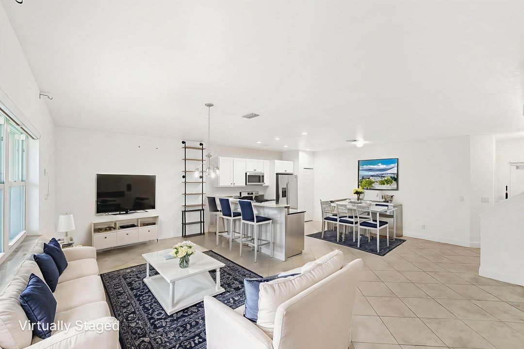 На продажу: $299,900 (3 спален, 2 ванн, 1687 Квадратных фут)