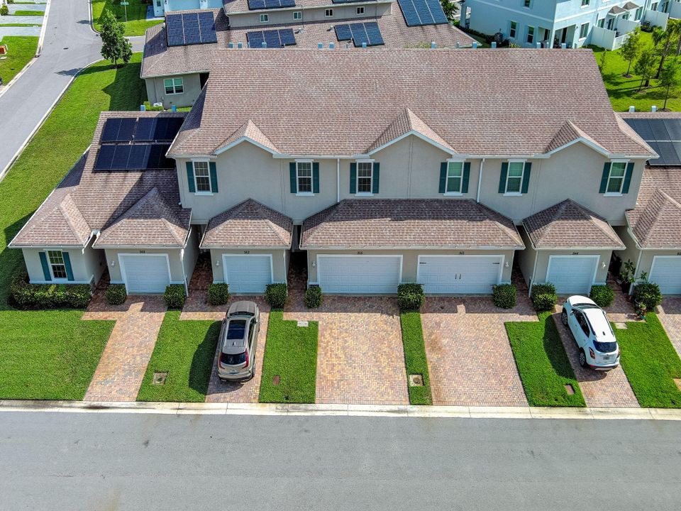 На продажу: $299,900 (3 спален, 2 ванн, 1687 Квадратных фут)