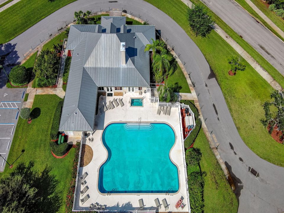 На продажу: $299,900 (3 спален, 2 ванн, 1687 Квадратных фут)