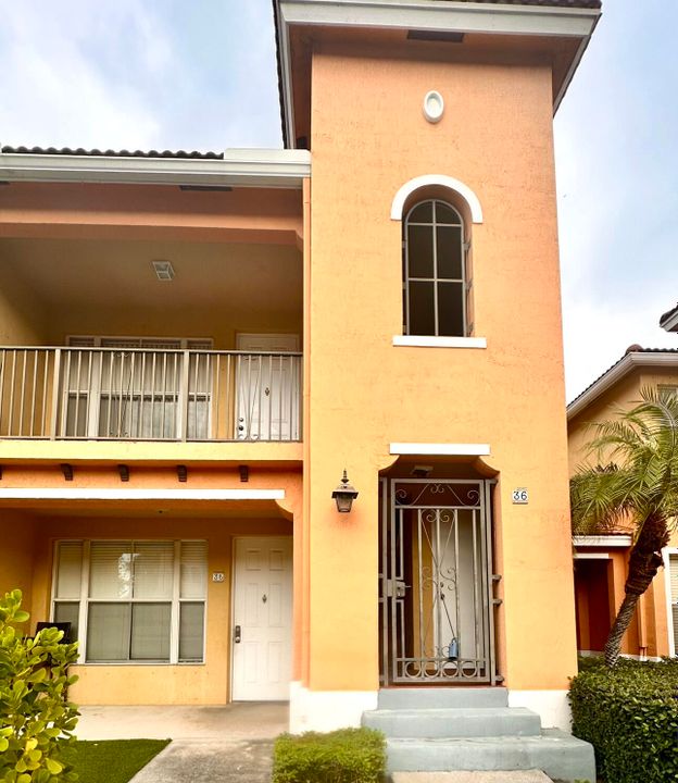 出租: $2,300 (2 贝兹, 2 浴室, 1004 平方英尺)