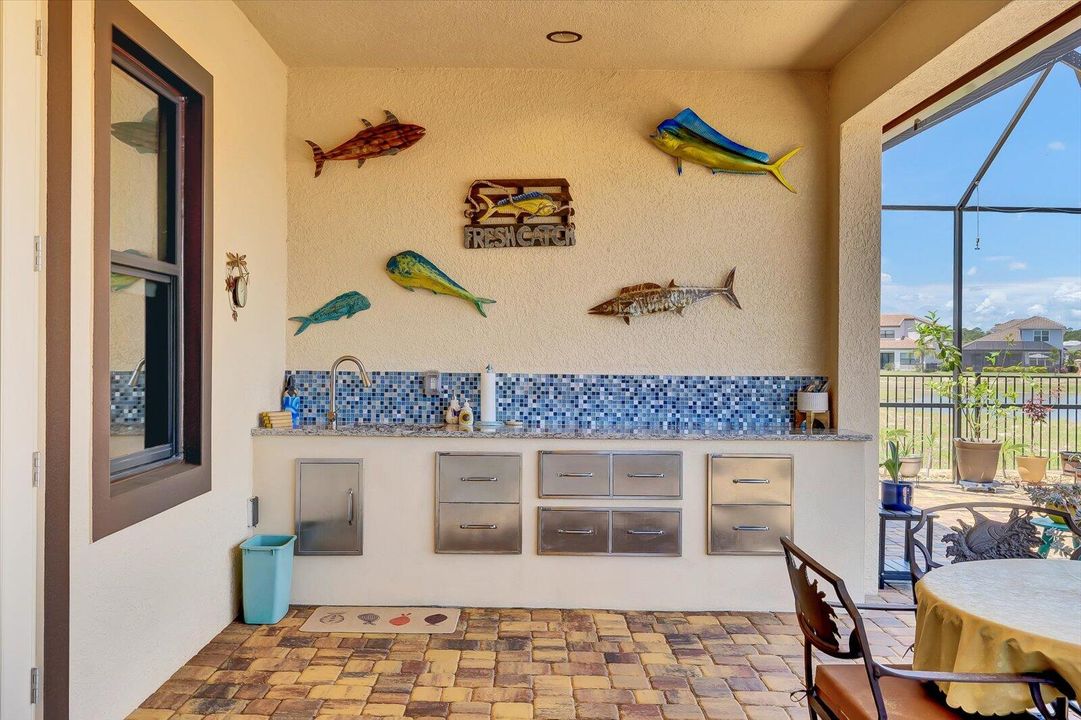 For Sale: $895,000 (2 beds, 2 baths, 2774 Square Feet)