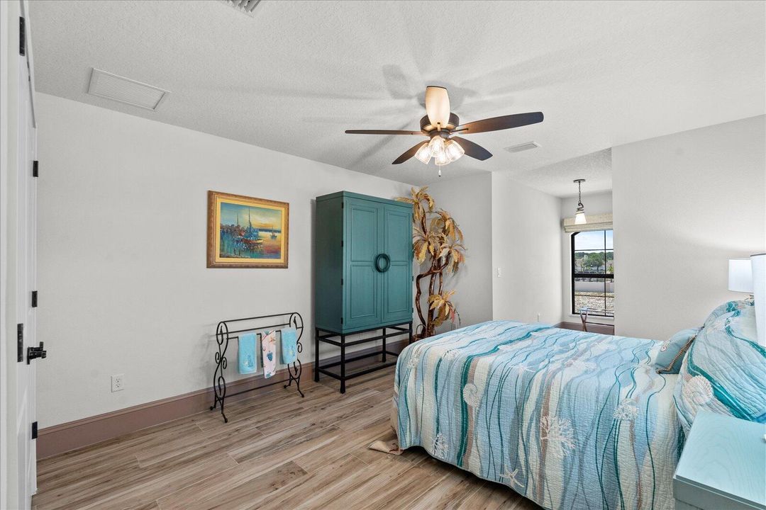 For Sale: $895,000 (2 beds, 2 baths, 2774 Square Feet)