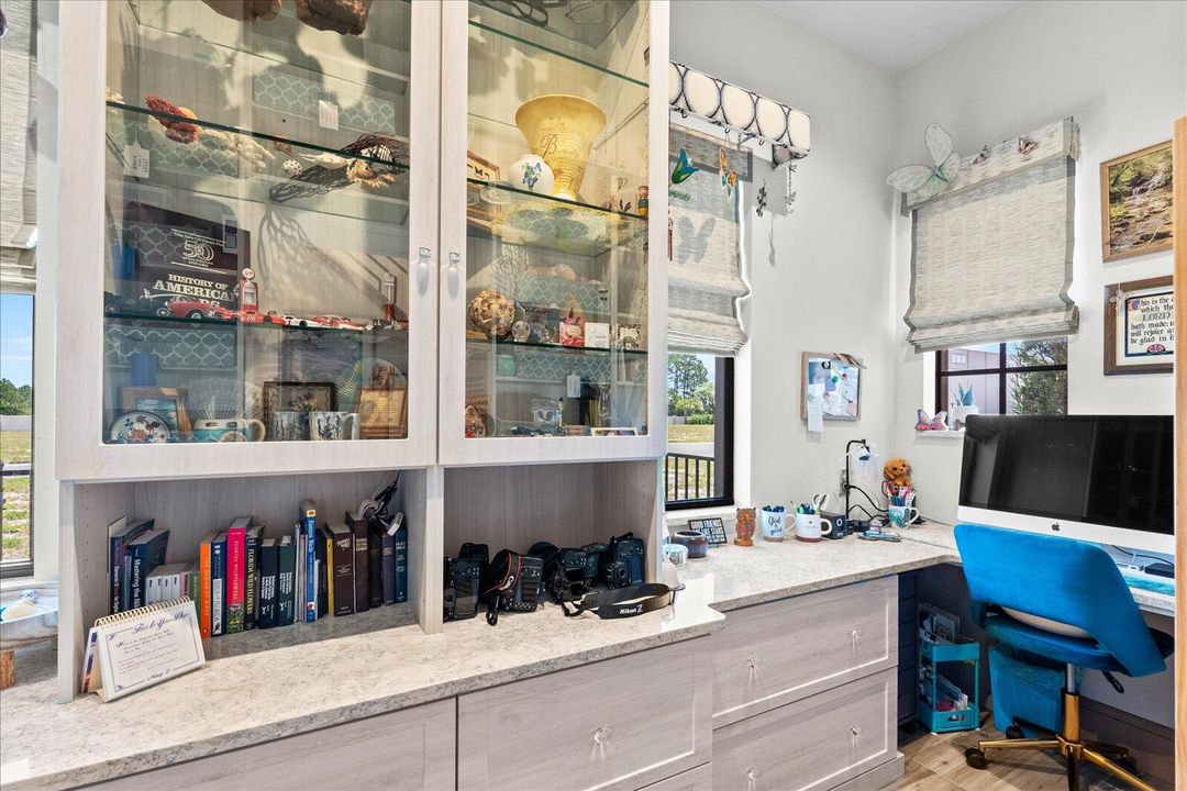 For Sale: $895,000 (2 beds, 2 baths, 2774 Square Feet)