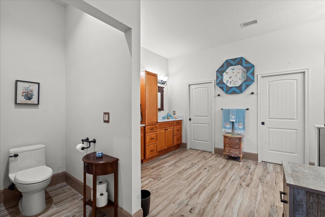 For Sale: $895,000 (2 beds, 2 baths, 2774 Square Feet)