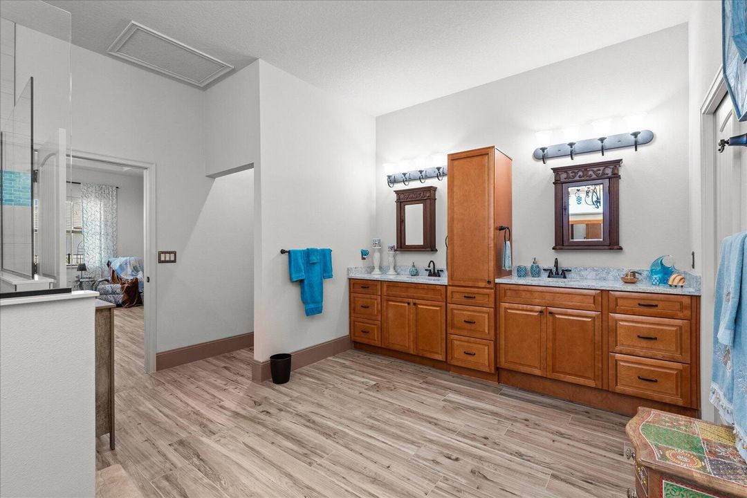 For Sale: $895,000 (2 beds, 2 baths, 2774 Square Feet)