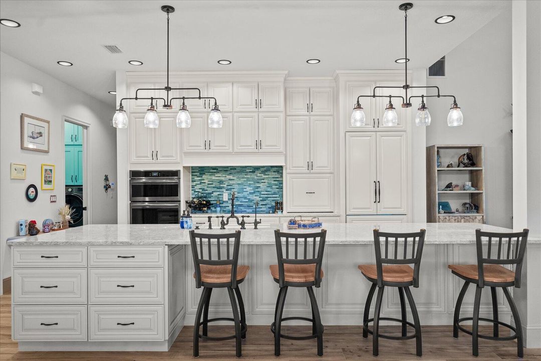 For Sale: $895,000 (2 beds, 2 baths, 2774 Square Feet)