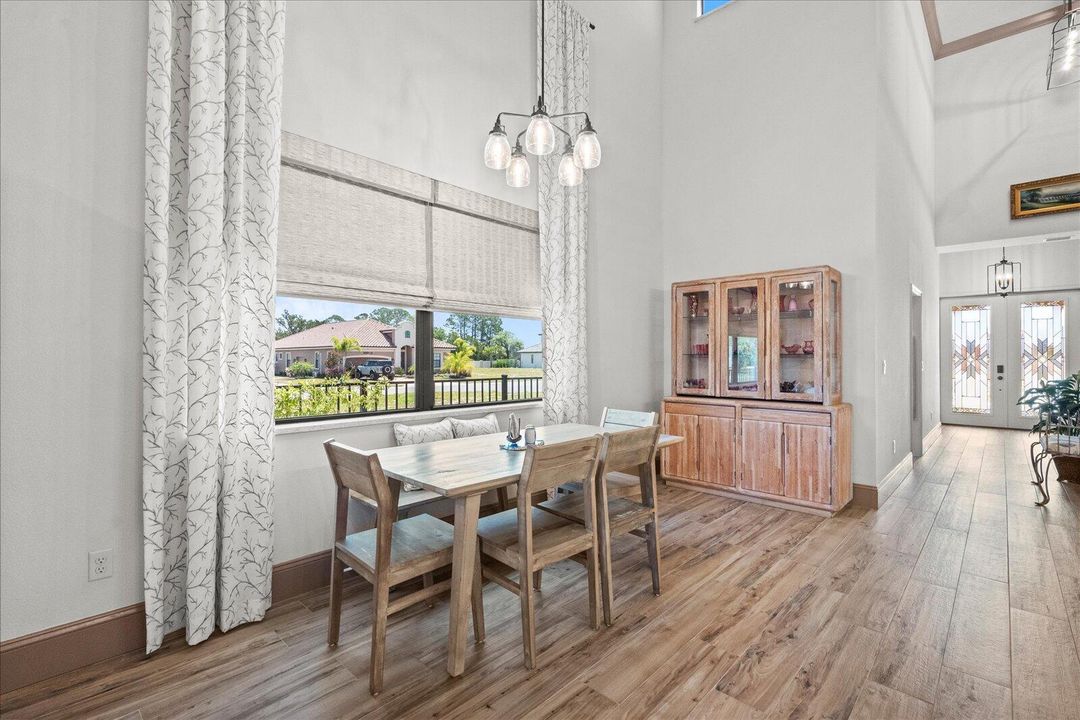 For Sale: $895,000 (2 beds, 2 baths, 2774 Square Feet)