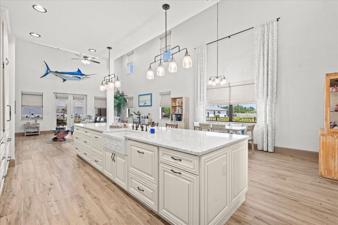 For Sale: $895,000 (2 beds, 2 baths, 2774 Square Feet)