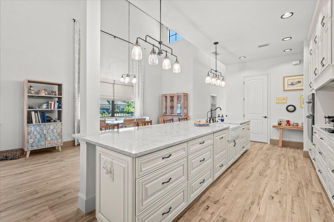 For Sale: $895,000 (2 beds, 2 baths, 2774 Square Feet)