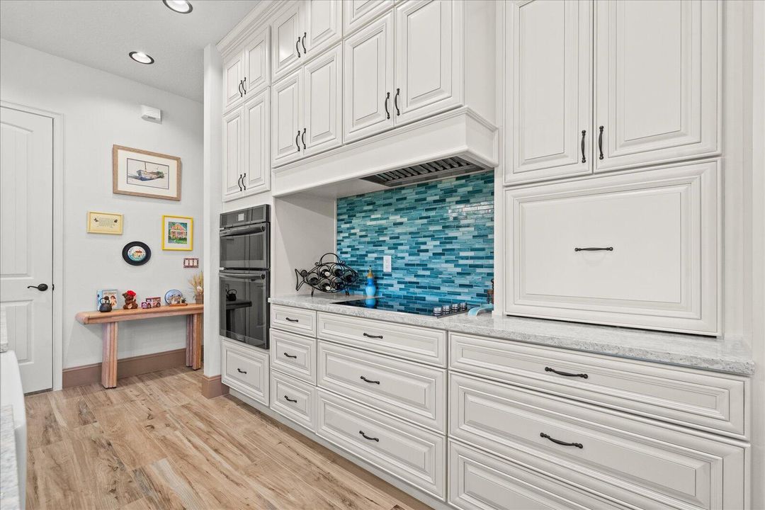 For Sale: $895,000 (2 beds, 2 baths, 2774 Square Feet)