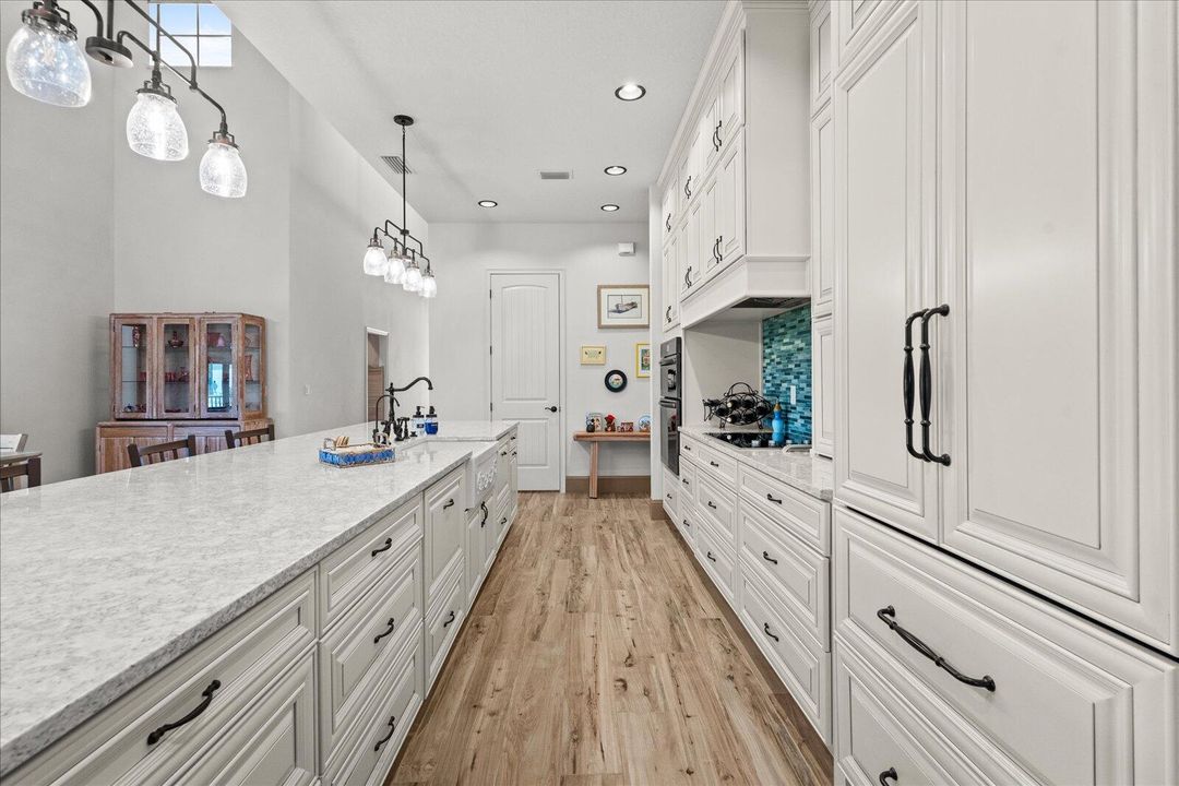 For Sale: $895,000 (2 beds, 2 baths, 2774 Square Feet)