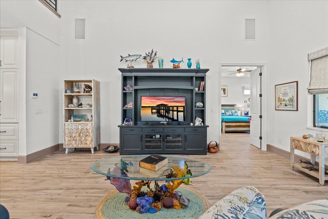 For Sale: $895,000 (2 beds, 2 baths, 2774 Square Feet)