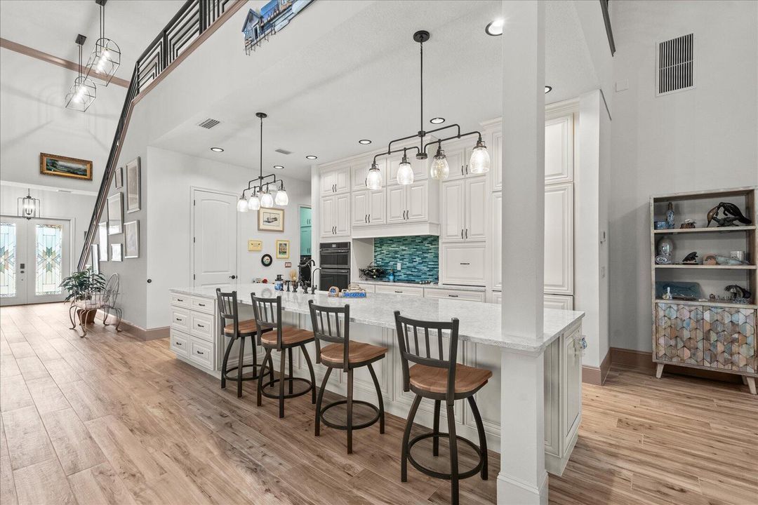 For Sale: $895,000 (2 beds, 2 baths, 2774 Square Feet)