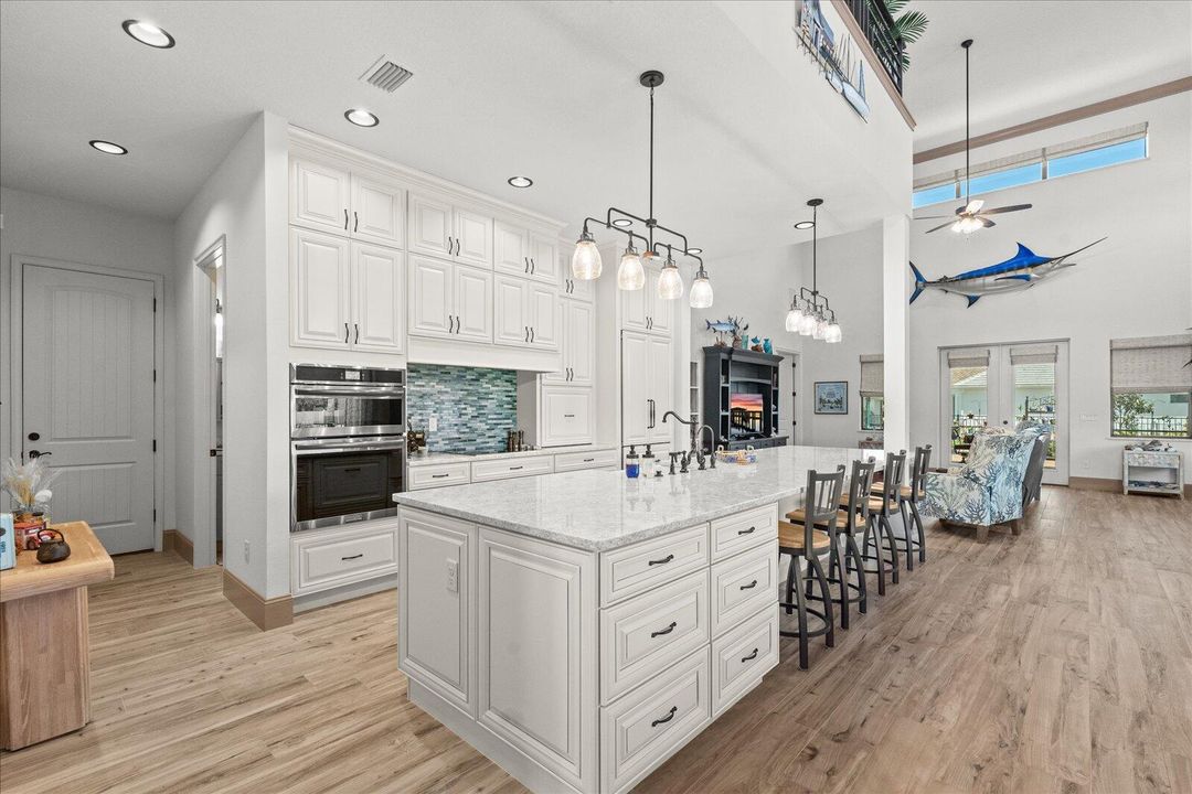 For Sale: $895,000 (2 beds, 2 baths, 2774 Square Feet)