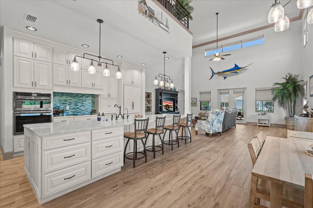 For Sale: $895,000 (2 beds, 2 baths, 2774 Square Feet)