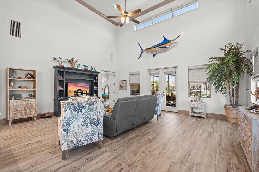 For Sale: $895,000 (2 beds, 2 baths, 2774 Square Feet)