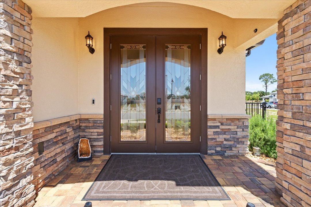 For Sale: $895,000 (2 beds, 2 baths, 2774 Square Feet)