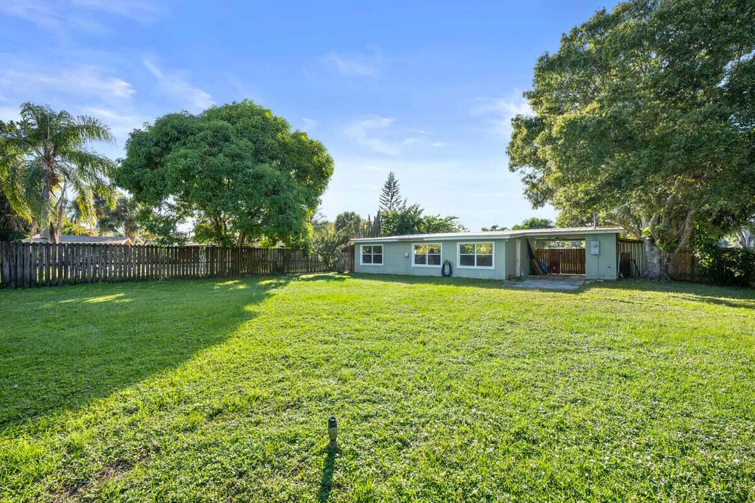 For Sale: $260,000 (2 beds, 1 baths, 986 Square Feet)